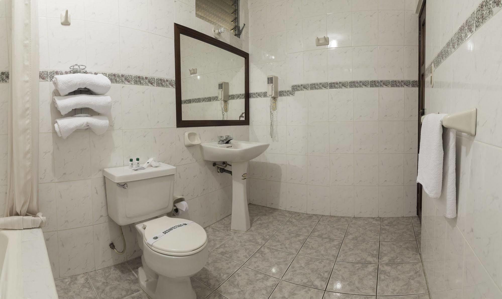 Hotel Libertador Loja Buitenkant foto