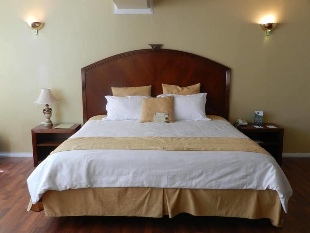 Hotel Libertador Loja Buitenkant foto