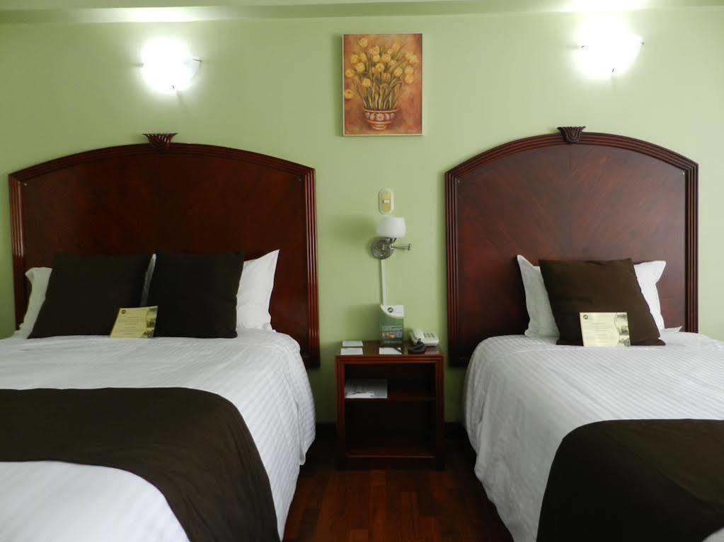 Hotel Libertador Loja Buitenkant foto