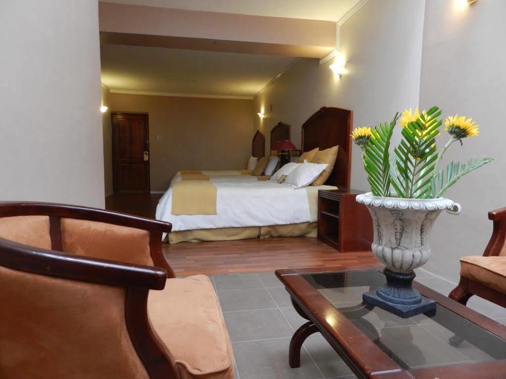 Hotel Libertador Loja Buitenkant foto
