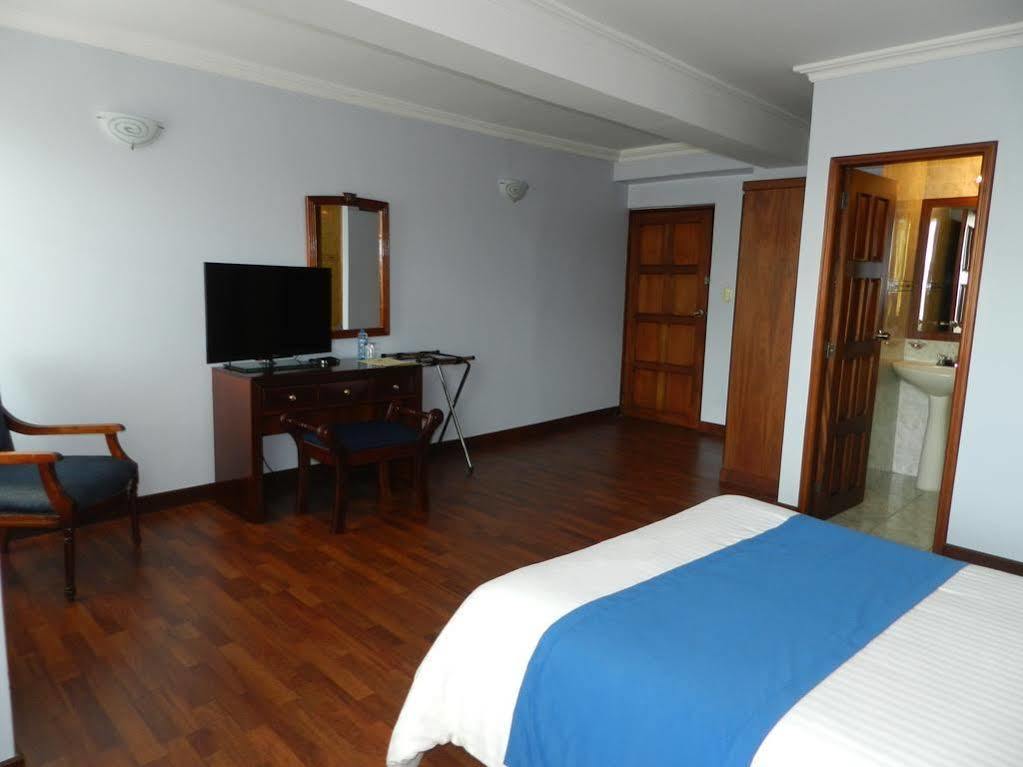 Hotel Libertador Loja Buitenkant foto