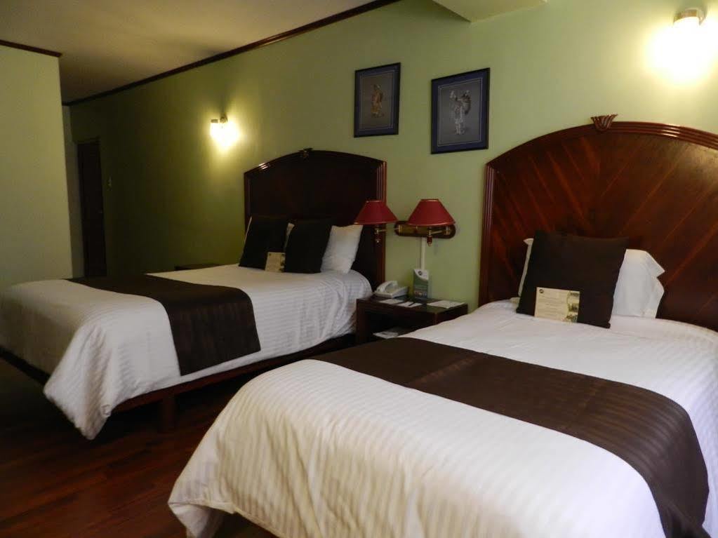 Hotel Libertador Loja Buitenkant foto